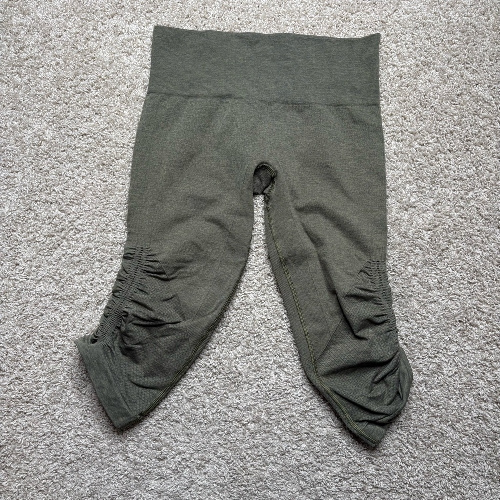 Lululemon In The Flow Crop II (First Release)